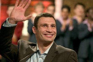 Кличко сравнялся по рейтингу с Януковичем