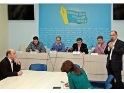 Хто переможе? Можливі сценарії розвитку подій