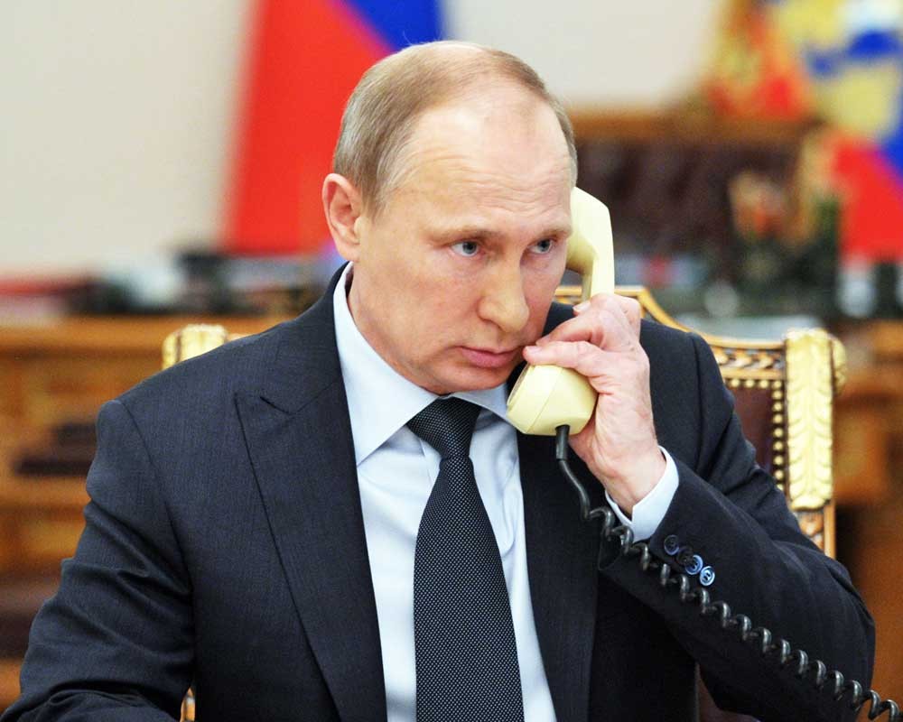 Путин по телефону попытался донести до Меркель необходимость проведения конституционной реформы в Украине