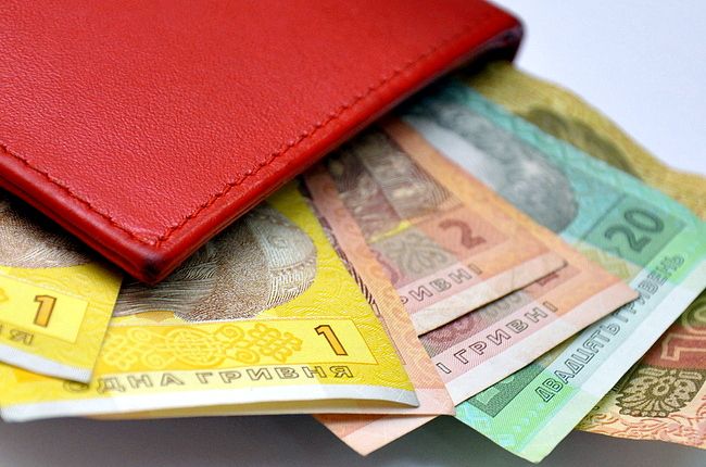 Половина украинцев не могут прожить на зарплату