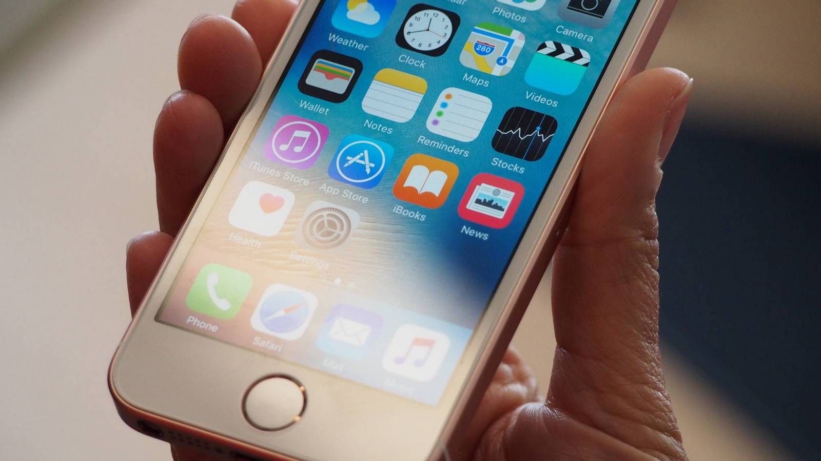 Стала известна себестоимость iPhone SE