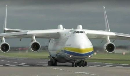 Antonov AN-225. See colossus of the clouds arrive