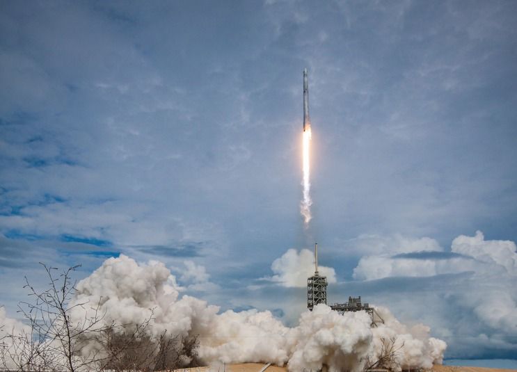 SpaceX повторно запустила в космос вантажний корабель «Dragon» (відео)