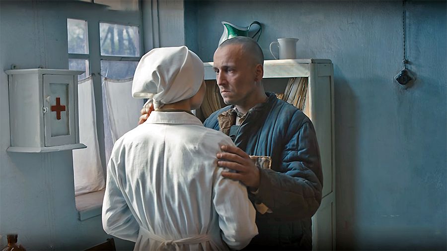 Любов Тищенко і Олег Шульга у фільмі Червоний
