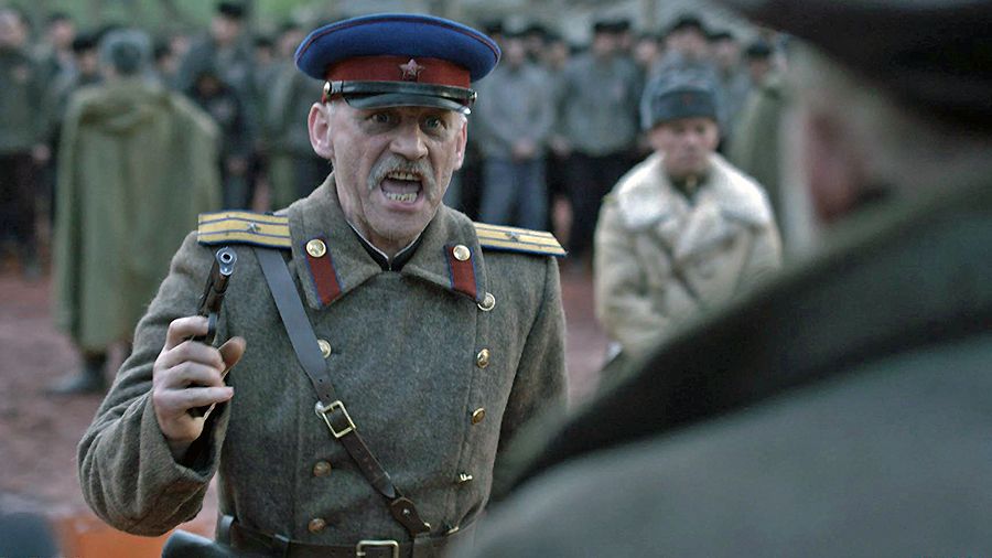 актор Олександр Мавріц у фільмі Червоний