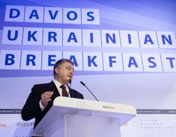 Порошенко: Фейкові новини є частиною гібридної війни