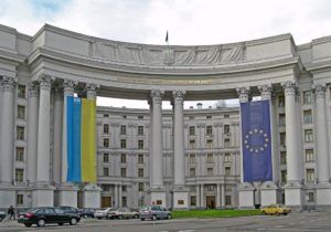 МЗС України пропонує громадянам реєструватися перед поїздками за кордон