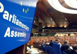 ПАРЄ визнала захоплених Росією українських моряків військовополоненими