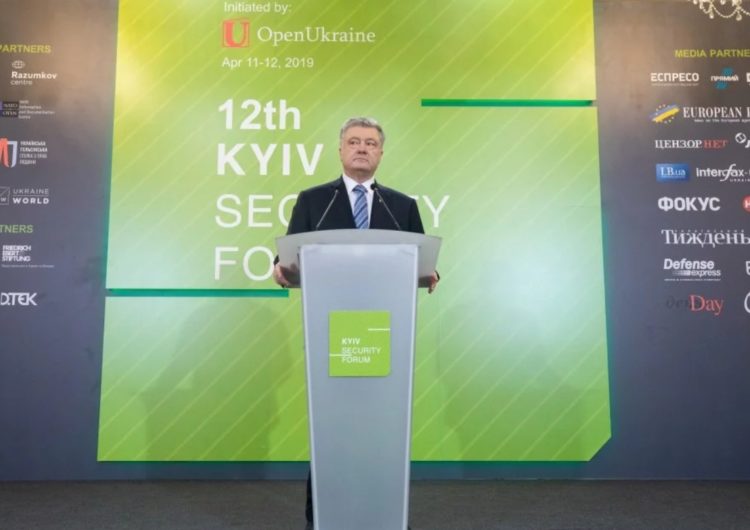 Порошенко: “Після 21 квітня жарти закінчаться і настане сувора реальність”