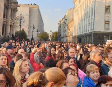 “Дякую, Петре”: Тисячі людей зібралися під АП, щоб подякувати президенту (фото)