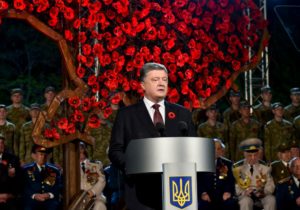 Акція «Перша хвилина миру» за участі Петра Порошенка (відео)
