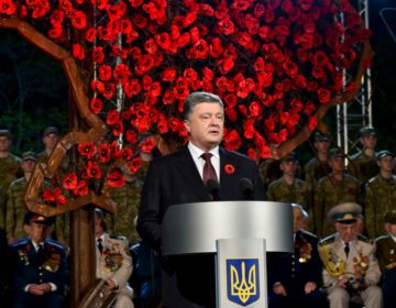 Акція «Перша хвилина миру» за участі Петра Порошенка (відео)