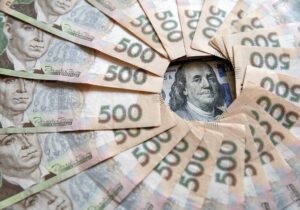 Після вихідних гривня стрімко подешевшає