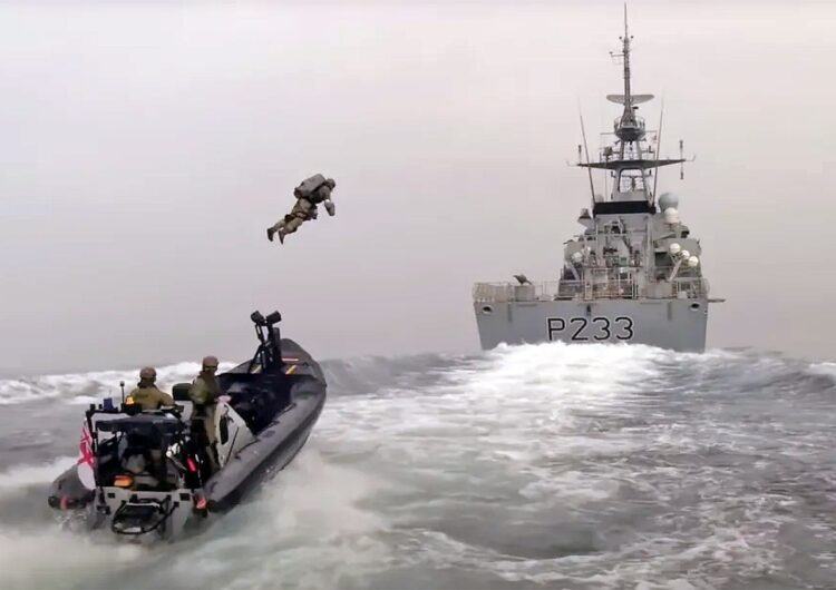 Royal Marines навчаються техніці абордажу з реактивними ранцями (відео)