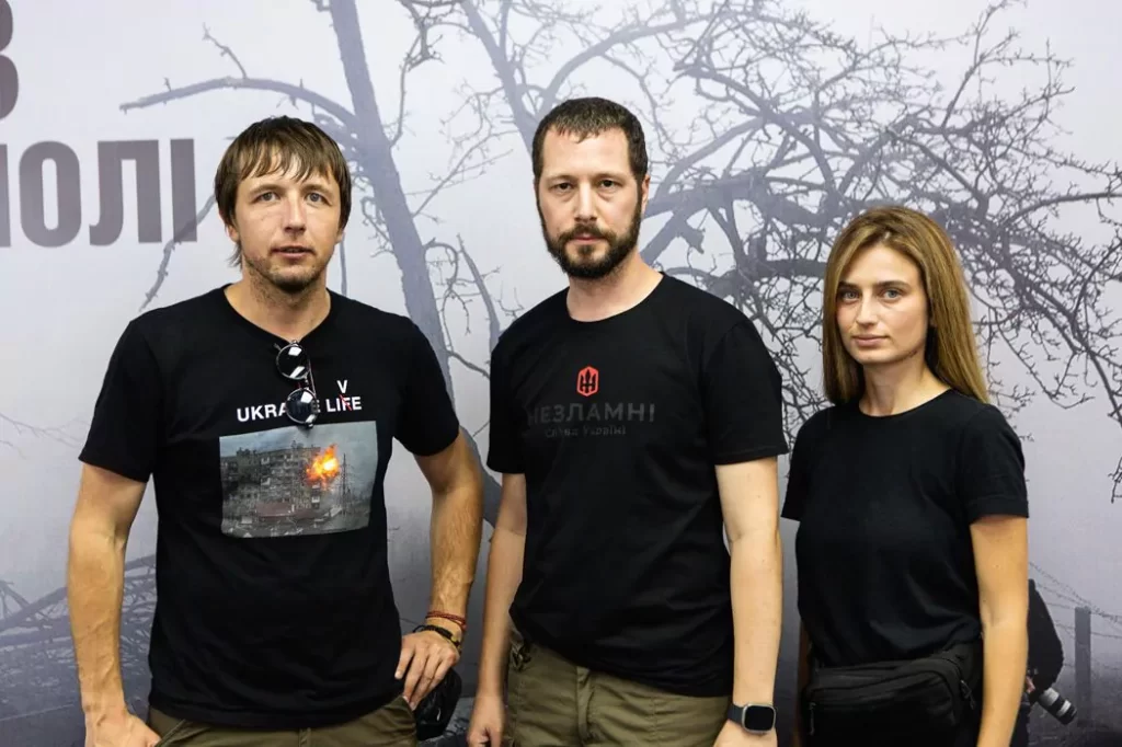 Cтрічкe «20 днів у Маріуполі» створили режисер Мстислав Чернов, фотограф Євген Малолєтка та продюсерка Василіса Степаненко.
