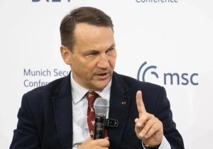 Україна планує війну ще на три роки, — Сікорський