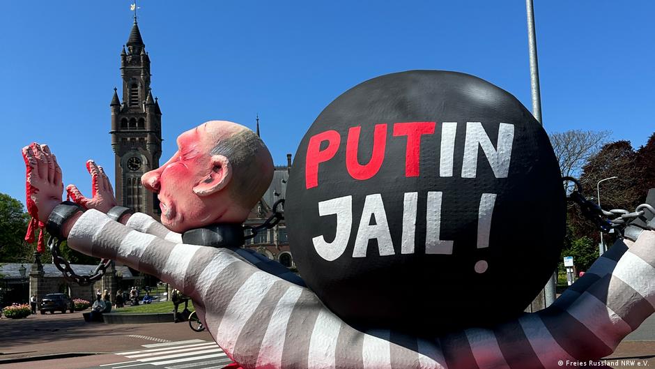 "Хайль Путін" - робота німецького скульптора Жака Тіллі